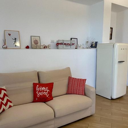 The Shabby House - Charming Seaside Retreat In Central Anzio, Steps From Beach And Train Station エクステリア 写真