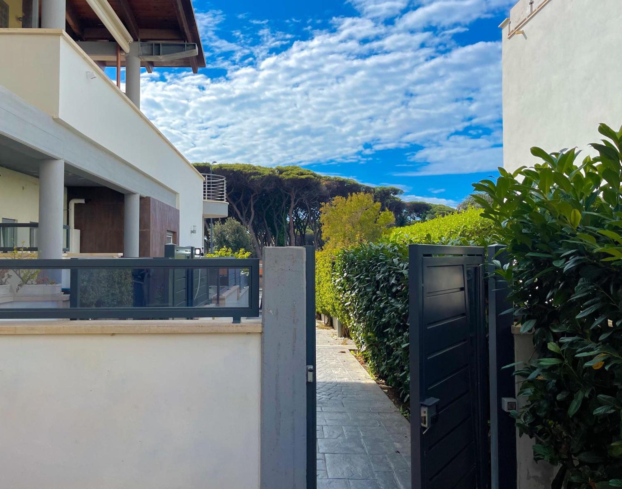 The Shabby House - Charming Seaside Retreat In Central Anzio, Steps From Beach And Train Station エクステリア 写真