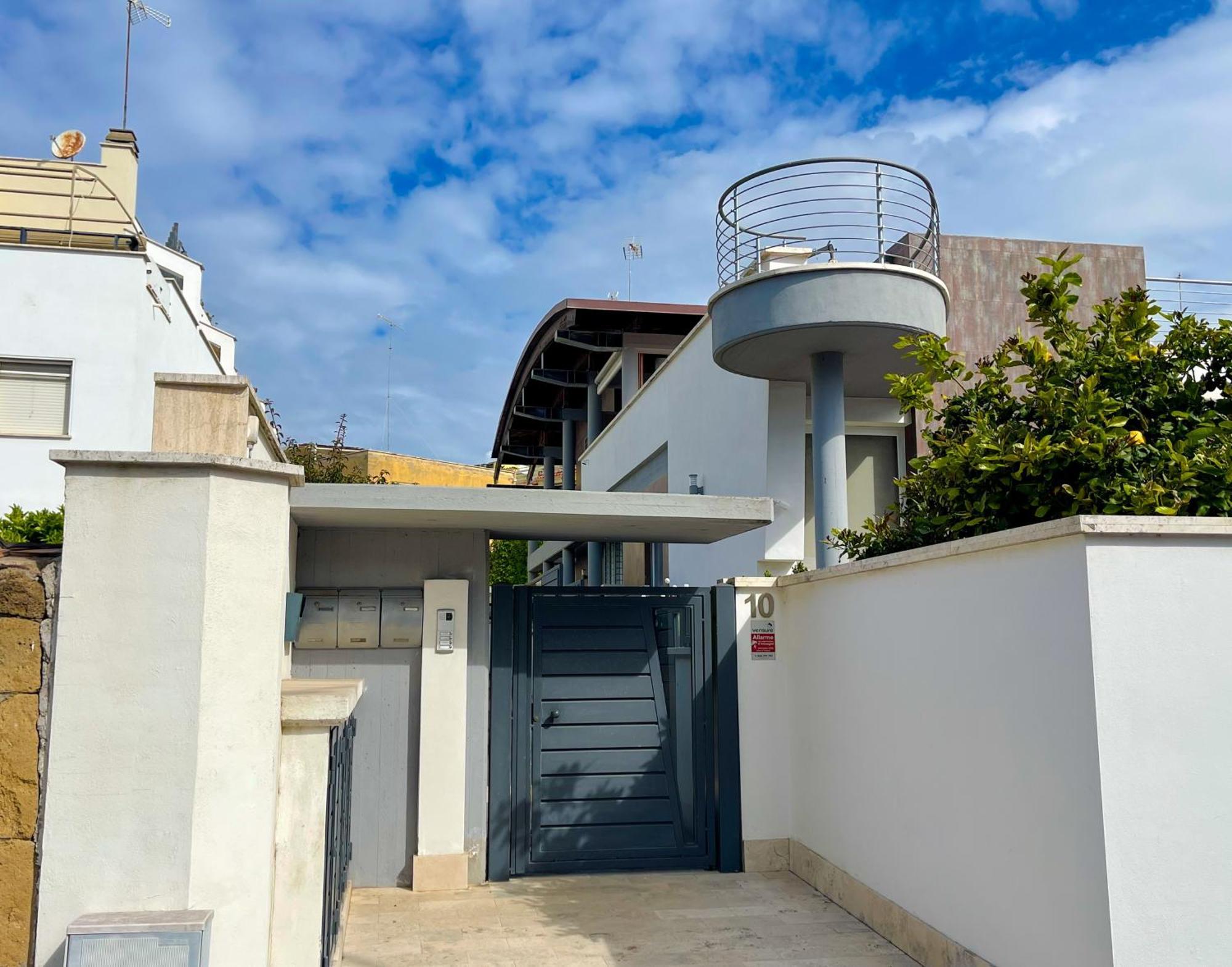 The Shabby House - Charming Seaside Retreat In Central Anzio, Steps From Beach And Train Station エクステリア 写真