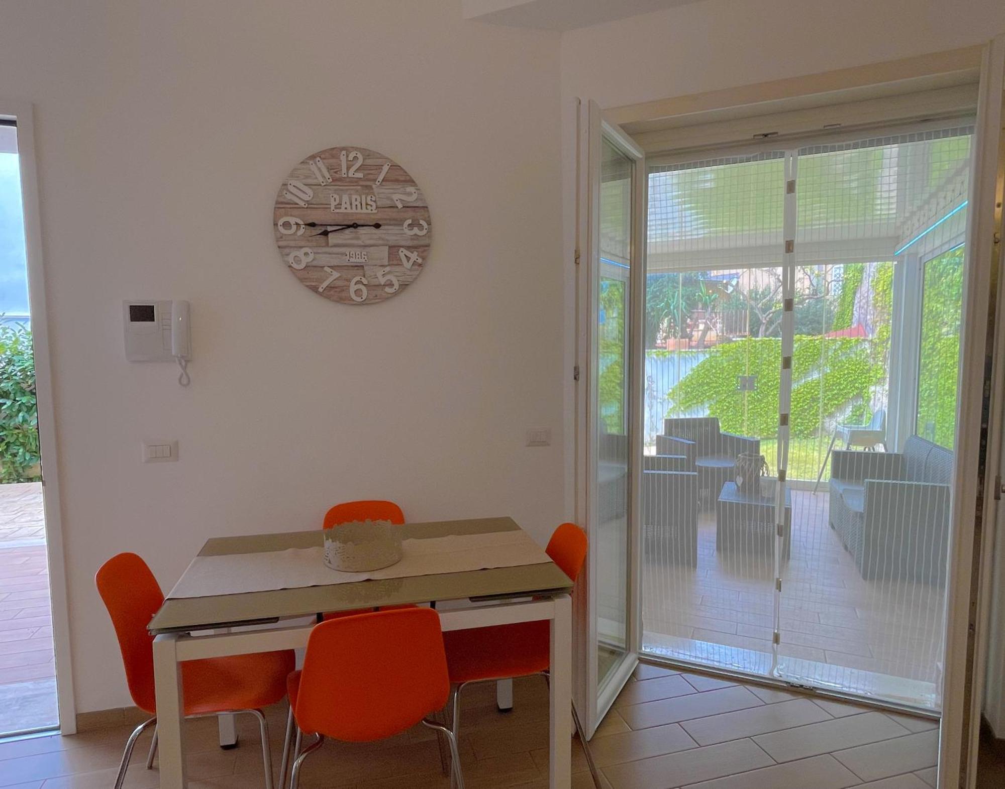 The Shabby House - Charming Seaside Retreat In Central Anzio, Steps From Beach And Train Station エクステリア 写真