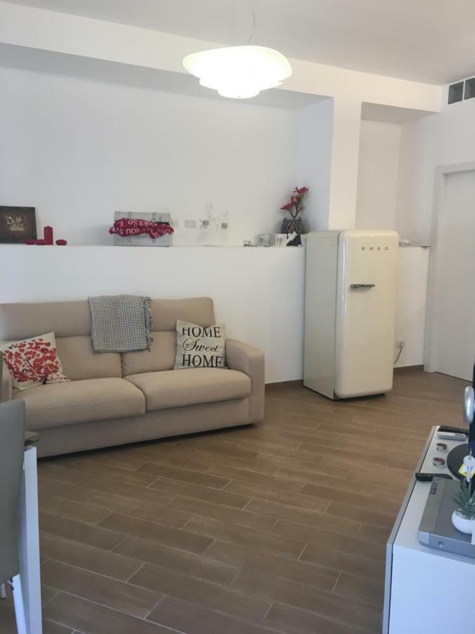 The Shabby House - Charming Seaside Retreat In Central Anzio, Steps From Beach And Train Station エクステリア 写真