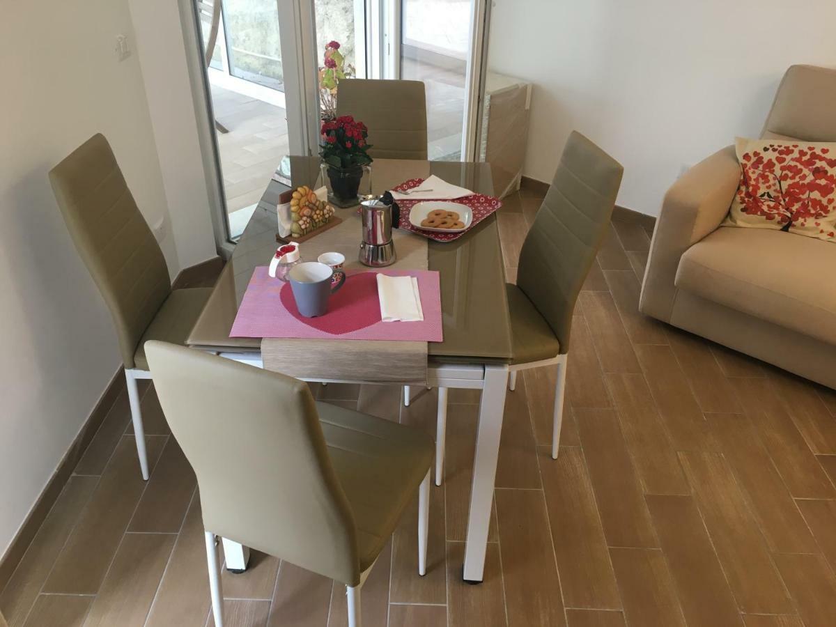 The Shabby House - Charming Seaside Retreat In Central Anzio, Steps From Beach And Train Station エクステリア 写真
