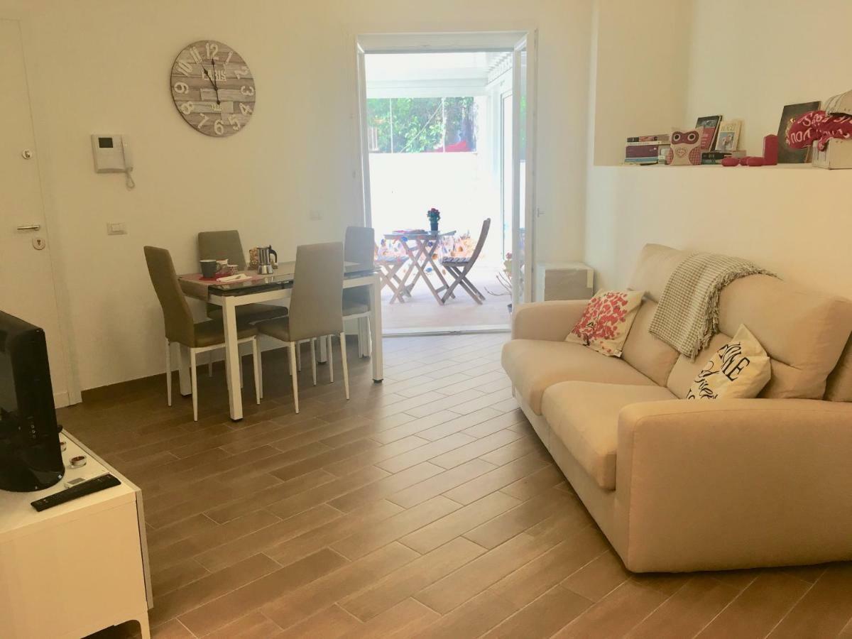 The Shabby House - Charming Seaside Retreat In Central Anzio, Steps From Beach And Train Station エクステリア 写真