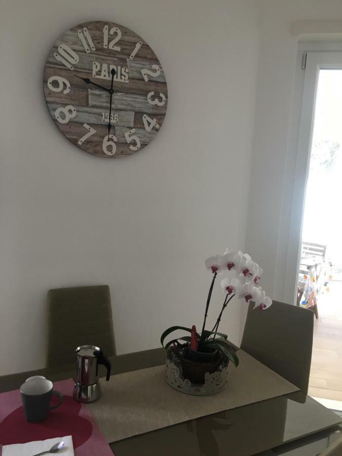 The Shabby House - Charming Seaside Retreat In Central Anzio, Steps From Beach And Train Station エクステリア 写真