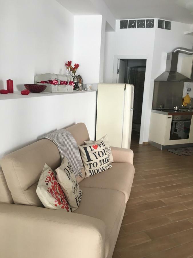 The Shabby House - Charming Seaside Retreat In Central Anzio, Steps From Beach And Train Station エクステリア 写真
