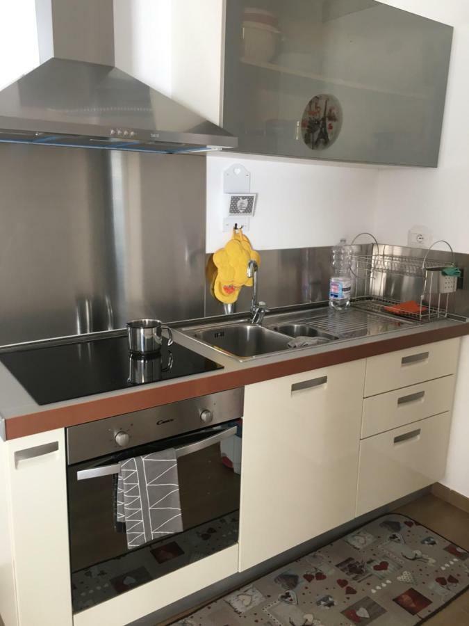 The Shabby House - Charming Seaside Retreat In Central Anzio, Steps From Beach And Train Station エクステリア 写真