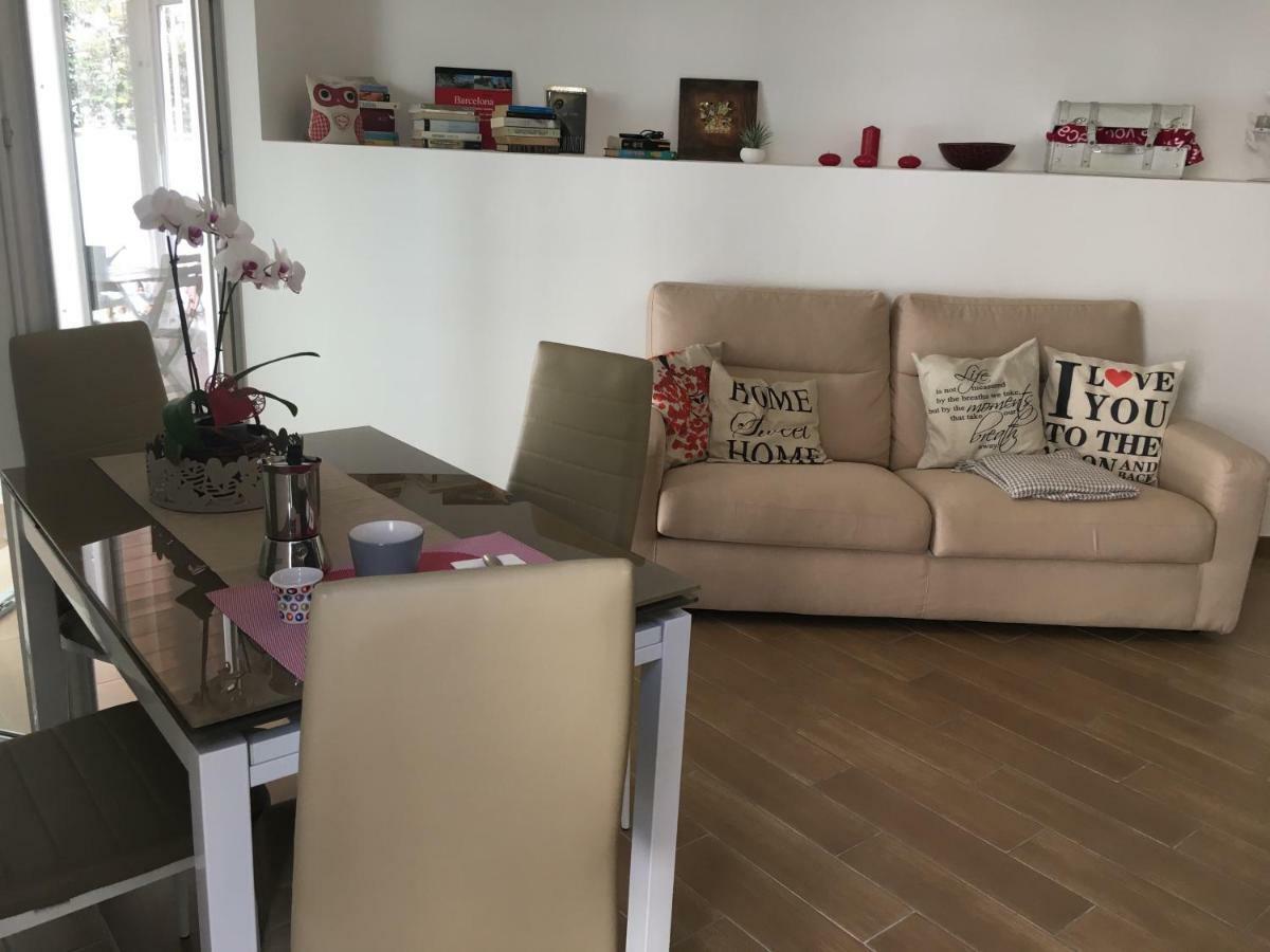 The Shabby House - Charming Seaside Retreat In Central Anzio, Steps From Beach And Train Station エクステリア 写真