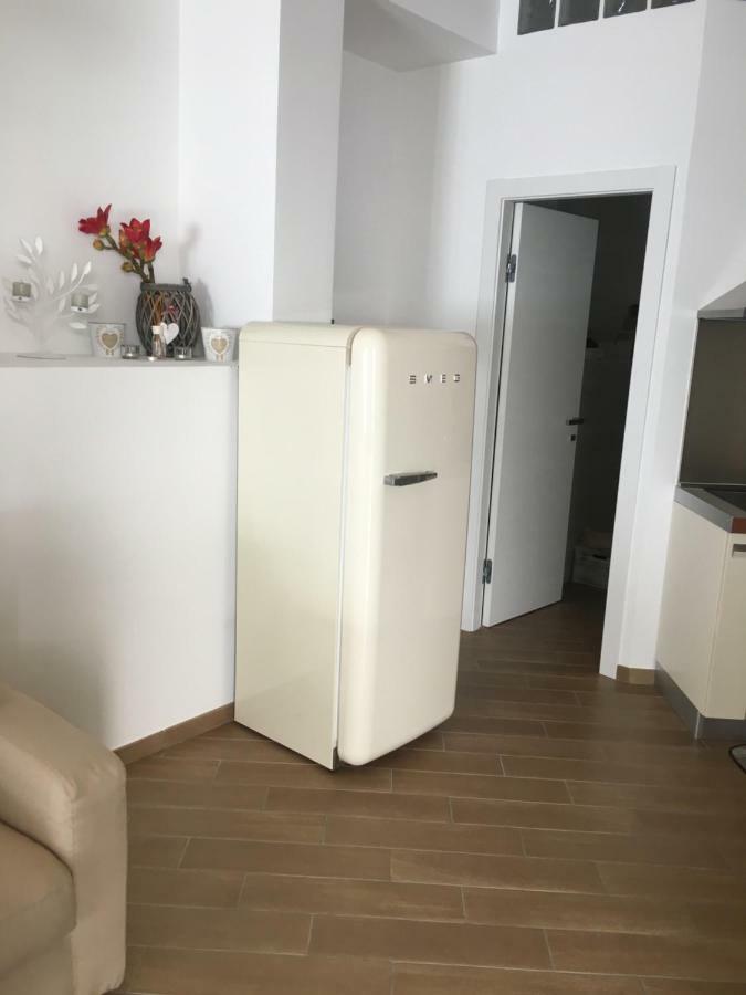 The Shabby House - Charming Seaside Retreat In Central Anzio, Steps From Beach And Train Station エクステリア 写真